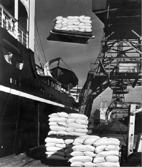 Melb docks unload pre containerization — Great Bookie Robbery, Melbourne 1976 crime gangs